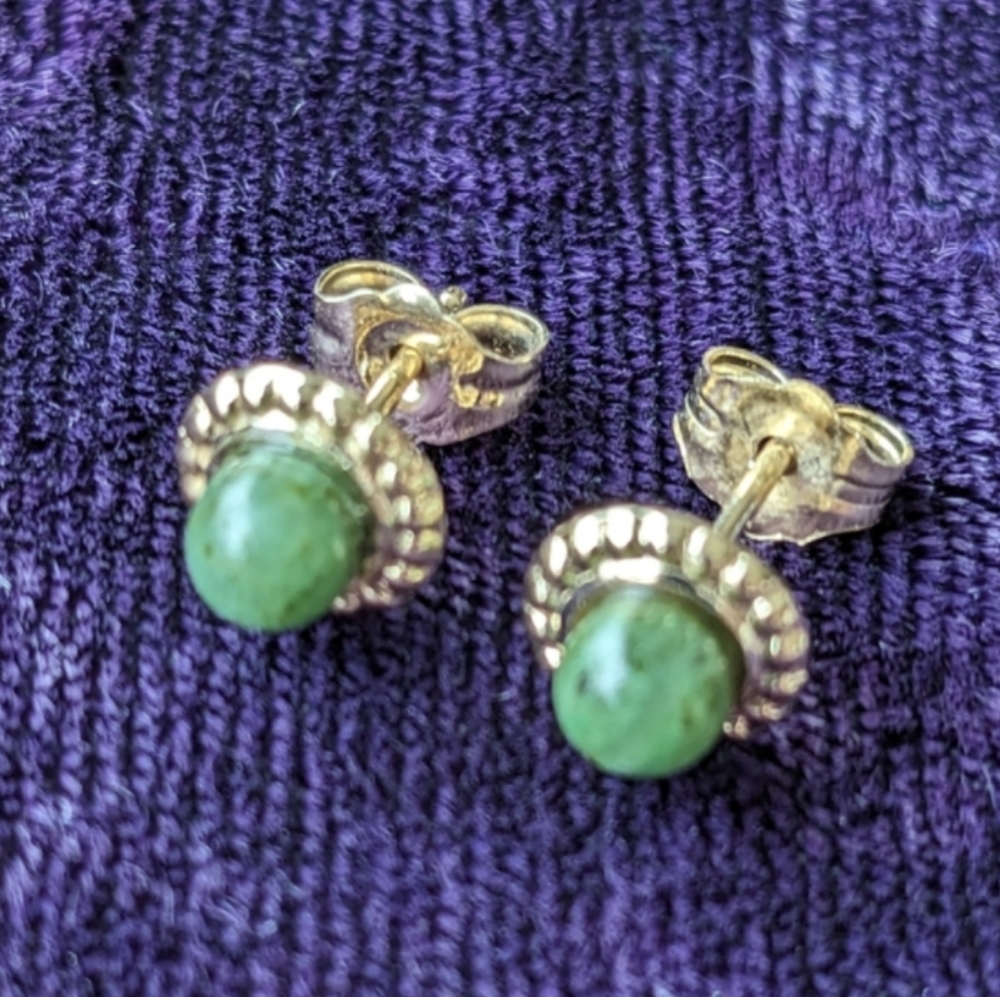 Solid 14K Gold Earrings With Natural Green Jadeite Jade Stones, Vintage